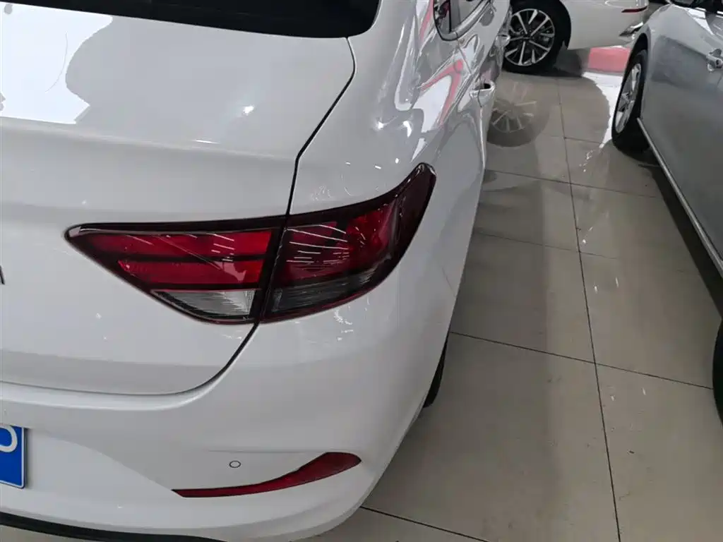 Hyundai Elantra 2018 1.6L Automatic Pleasing Edition GL China VI фото 8