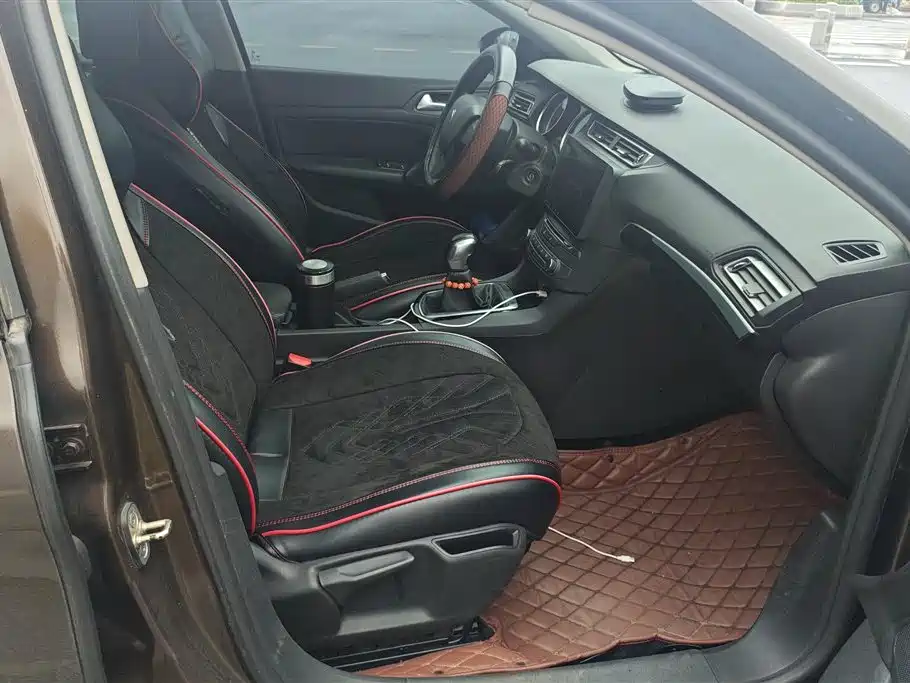 Peugeot 408 2018 1.8L Manual Leading Edition фото 8