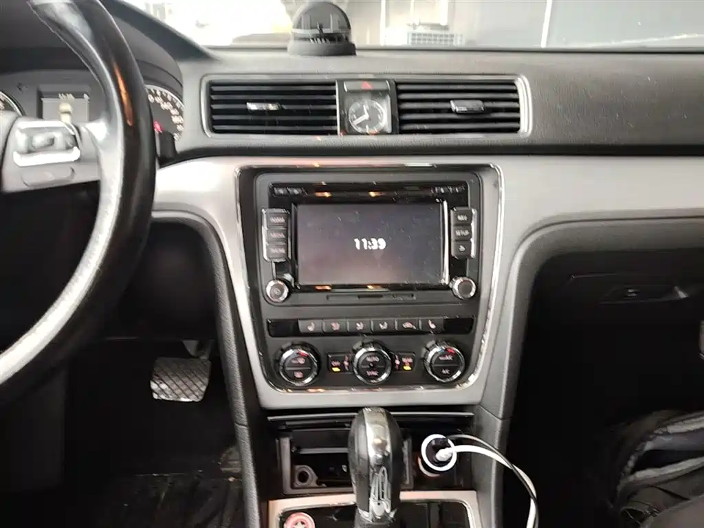 Volkswagen Passat 2015 1.8TSI DSG Prestige Edition фото 13
