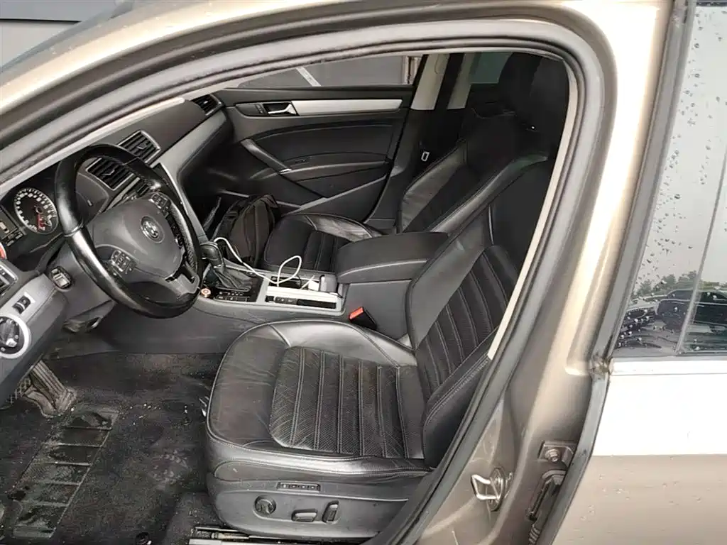 Volkswagen Passat 2015 1.8TSI DSG Prestige Edition фото 15