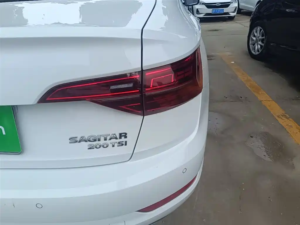 VOLKSWAGEN SAGITAR