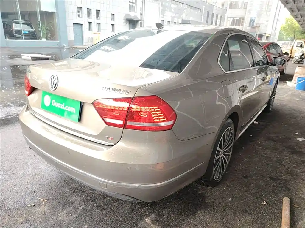 Volkswagen Passat 2015 1.8TSI DSG Prestige Edition фото 7