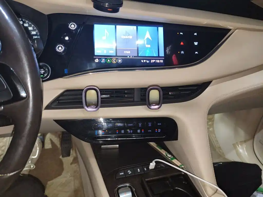 Фото 14 - Buick Enclave