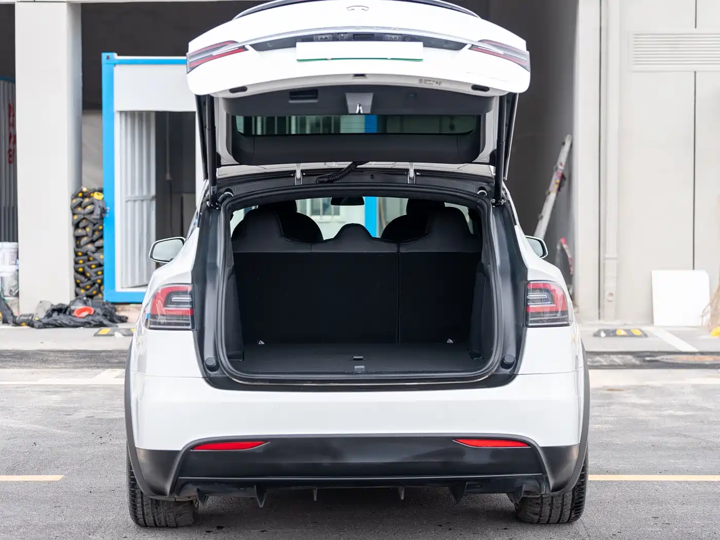 TESLA MODEL X