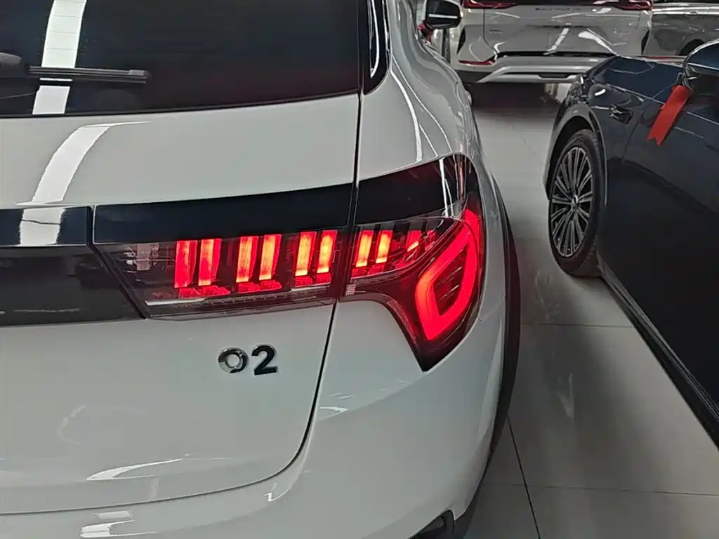 Lynk & Co 02 2018 1.5T DCT 2WD Power Edition China V фото 8