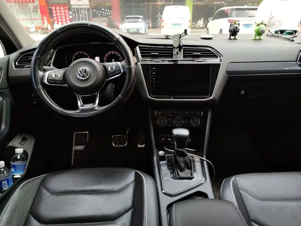 Photo 5 - Volkswagen Tiguan L