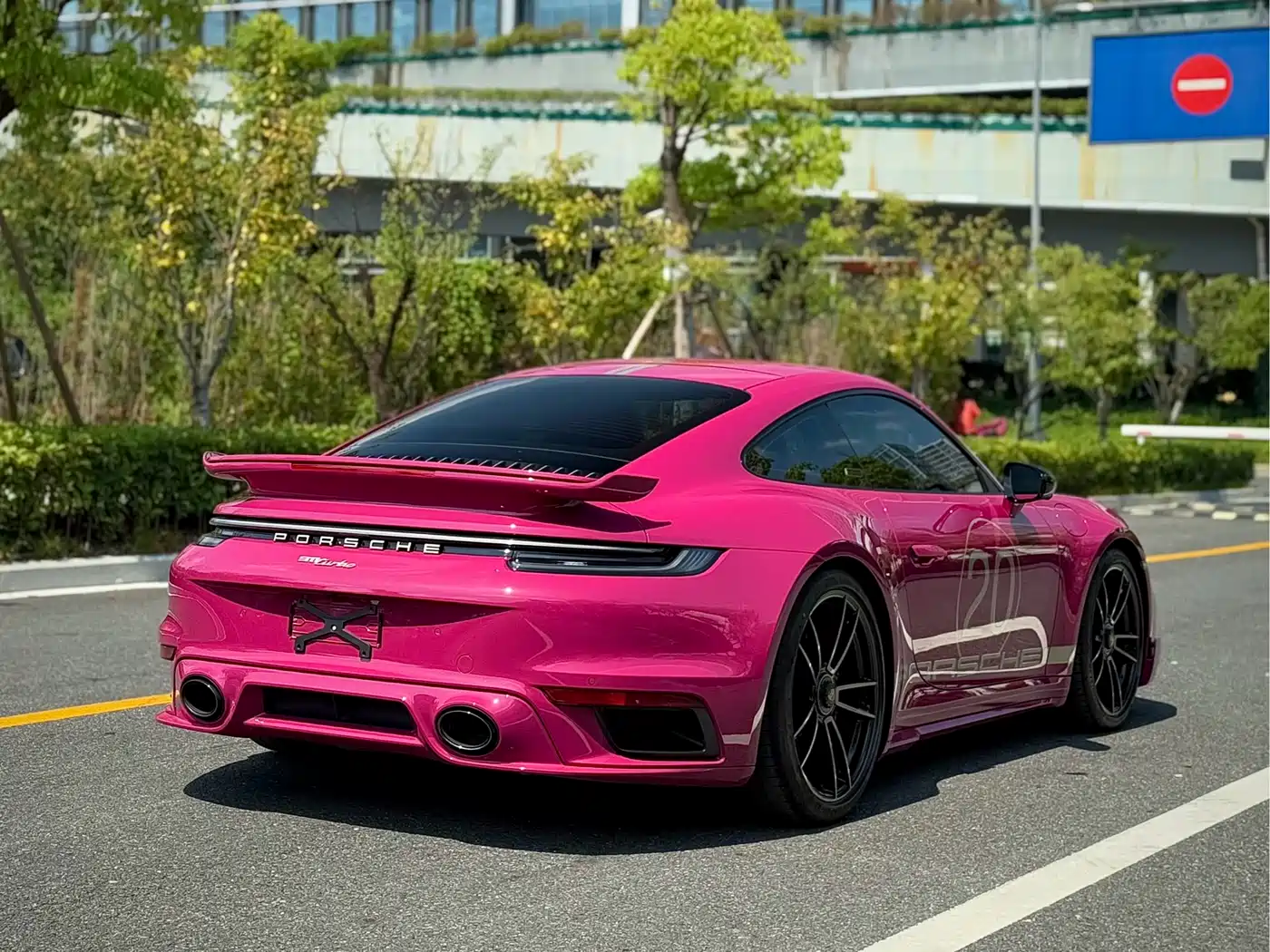 Porsche 911 2021 Turbo S 3.7T Porsche China 20th Anniversary Edition фото 6