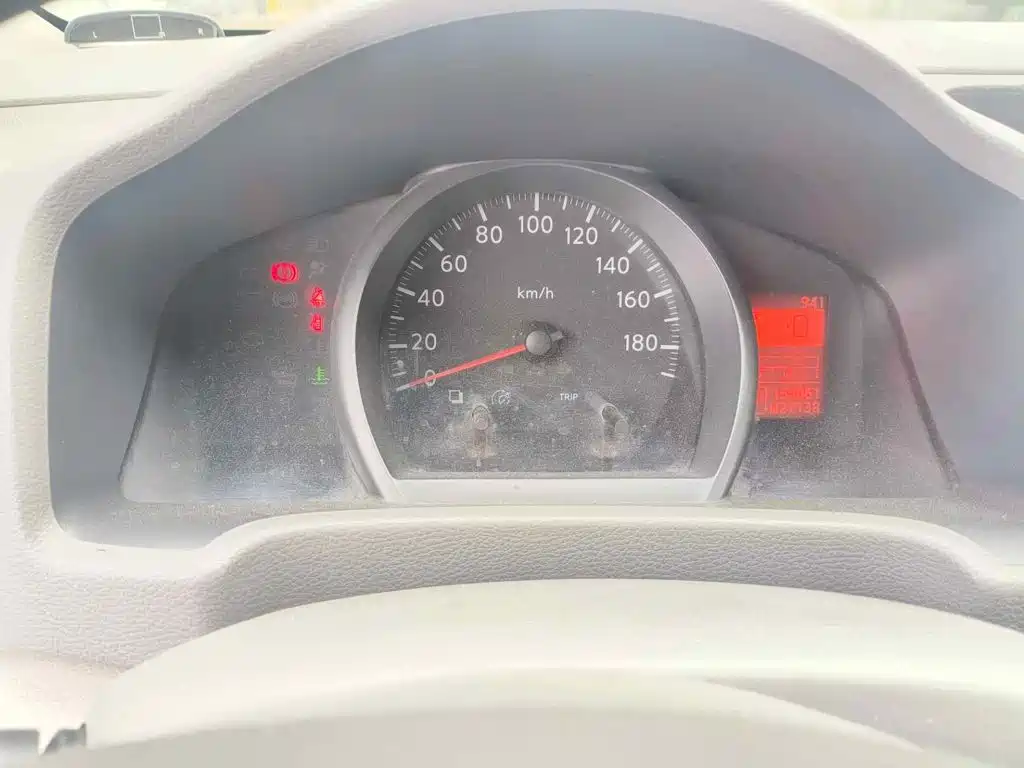 Nissan NV200 2015 2014 1.6L CVT Luxury (China IV)