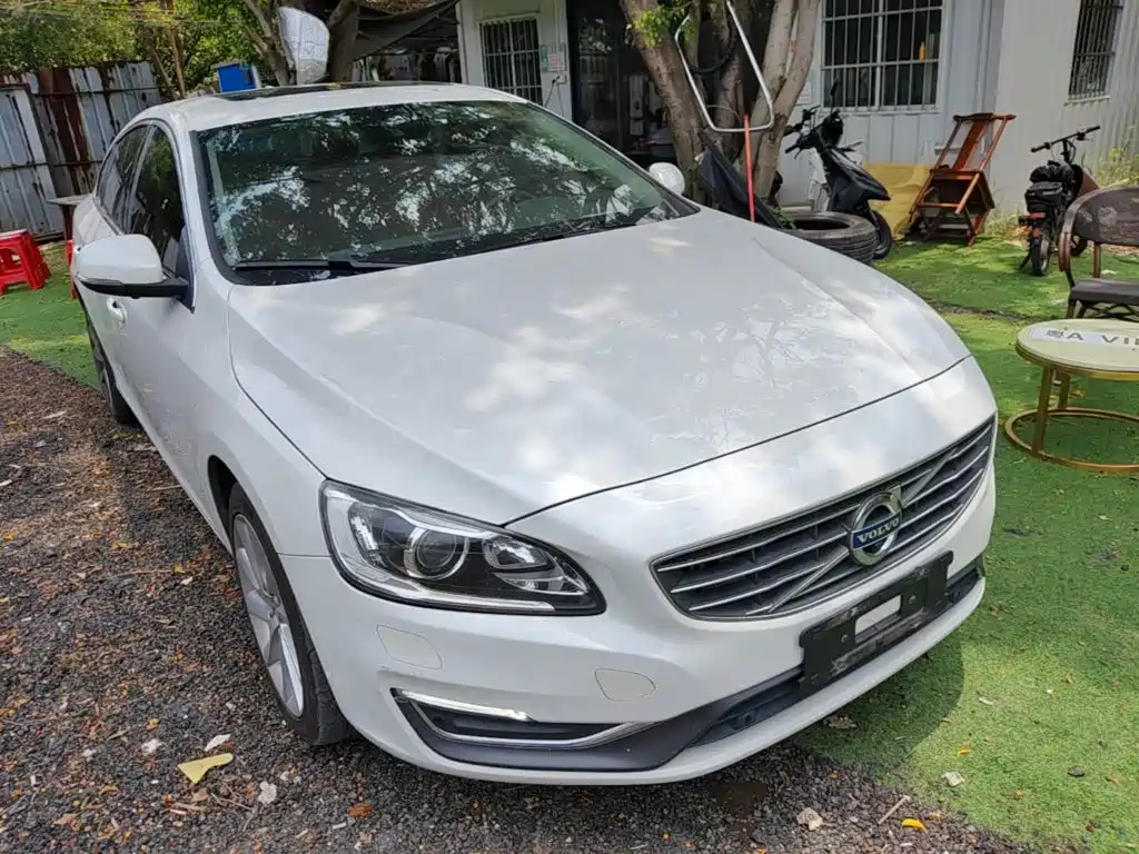 Фото 4 - Volvo S60
