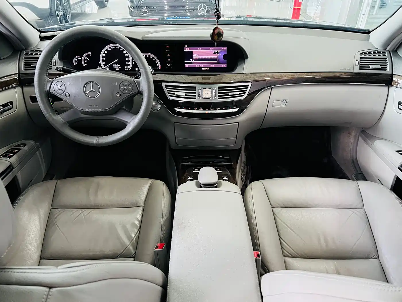 Mercedes-Benz S-Class 2010 S 300 L Business фото 12