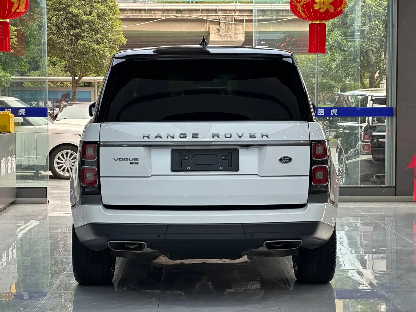 Land Rover Range Rover 2021 3.0 L6 Heritage Extended Classic Edition фото 21
