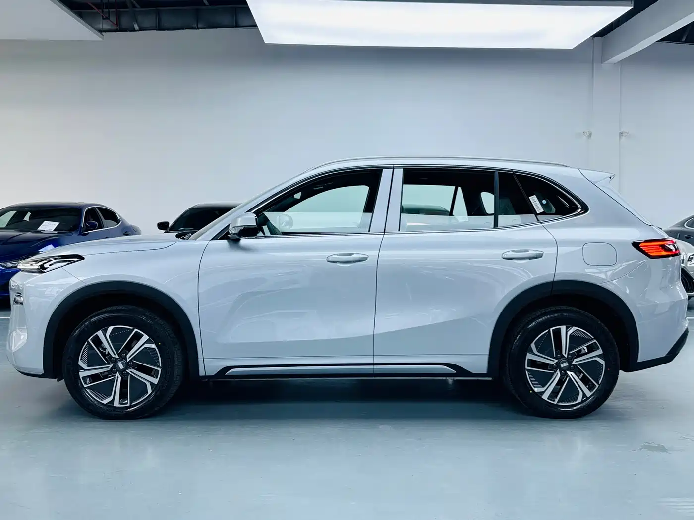 Geely Galaxy Galaxy Starship 7 EM-i 2025 Model 120km Explorer+ Edition фото 12