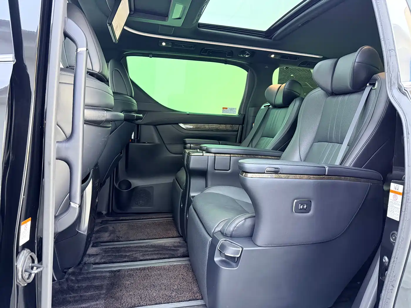 Toyota Alphard 2021 Hybrid 2.5L Premium фото 14