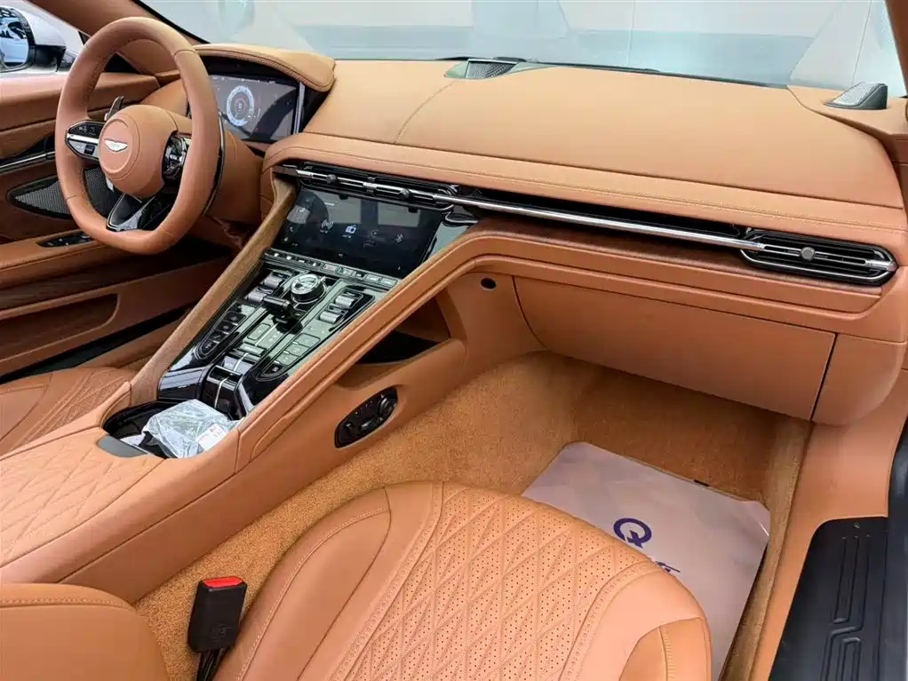 Aston Martin DB12 2023 4.0T V8 Volante фото 11