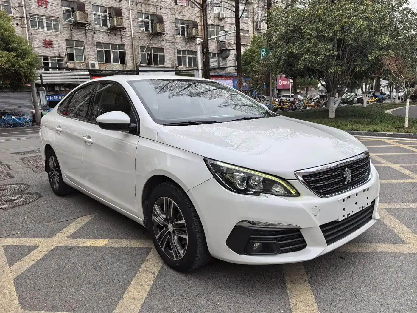 Peugeot 308 2018 1.6L Auto Luxury Edition фото 3
