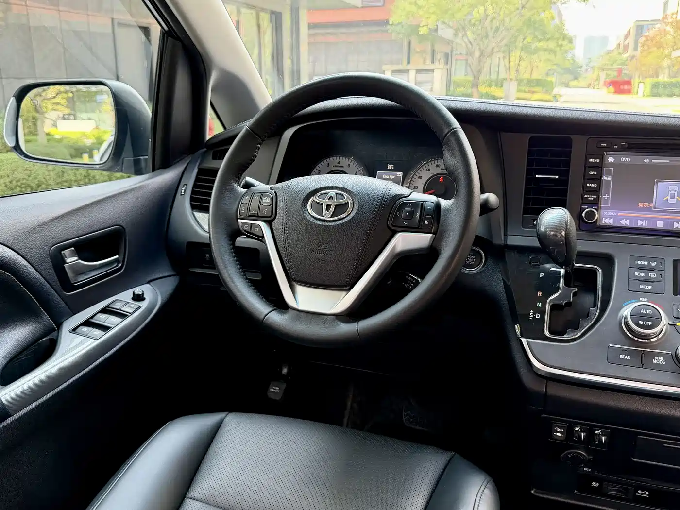 Toyota Sienna 2015 3.5L 2WD LE фото 27