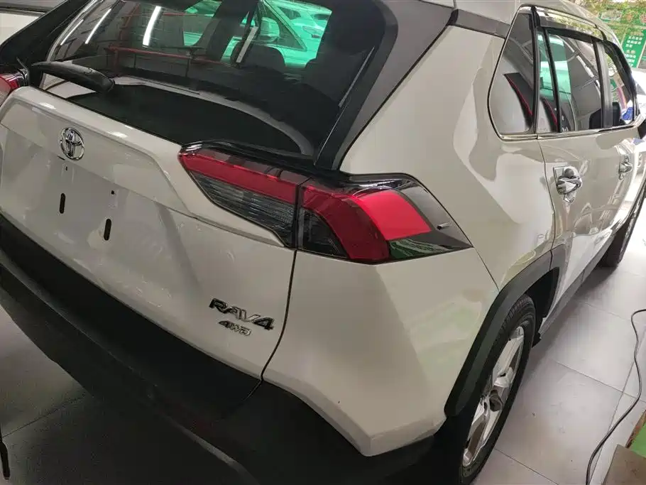 Toyota RAV4 Rongfang 2020 2.0L CVT AWD Trend Edition фото 3