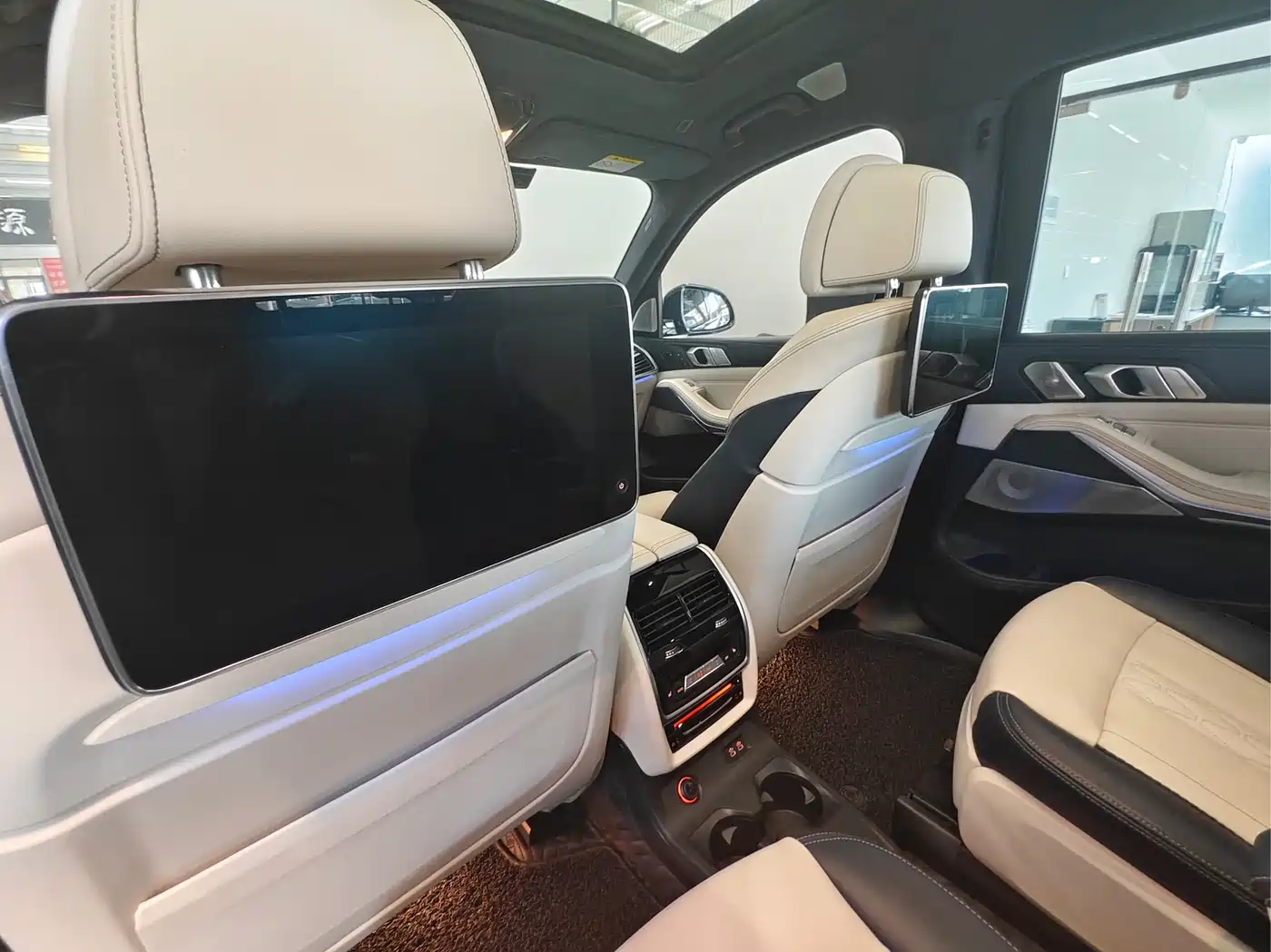 Фото 16 - BMW X7