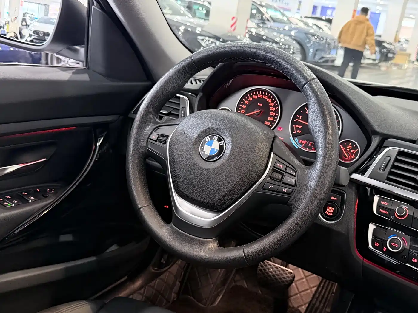 BMW 3 Series GT 2018 320i Fashion фото 17