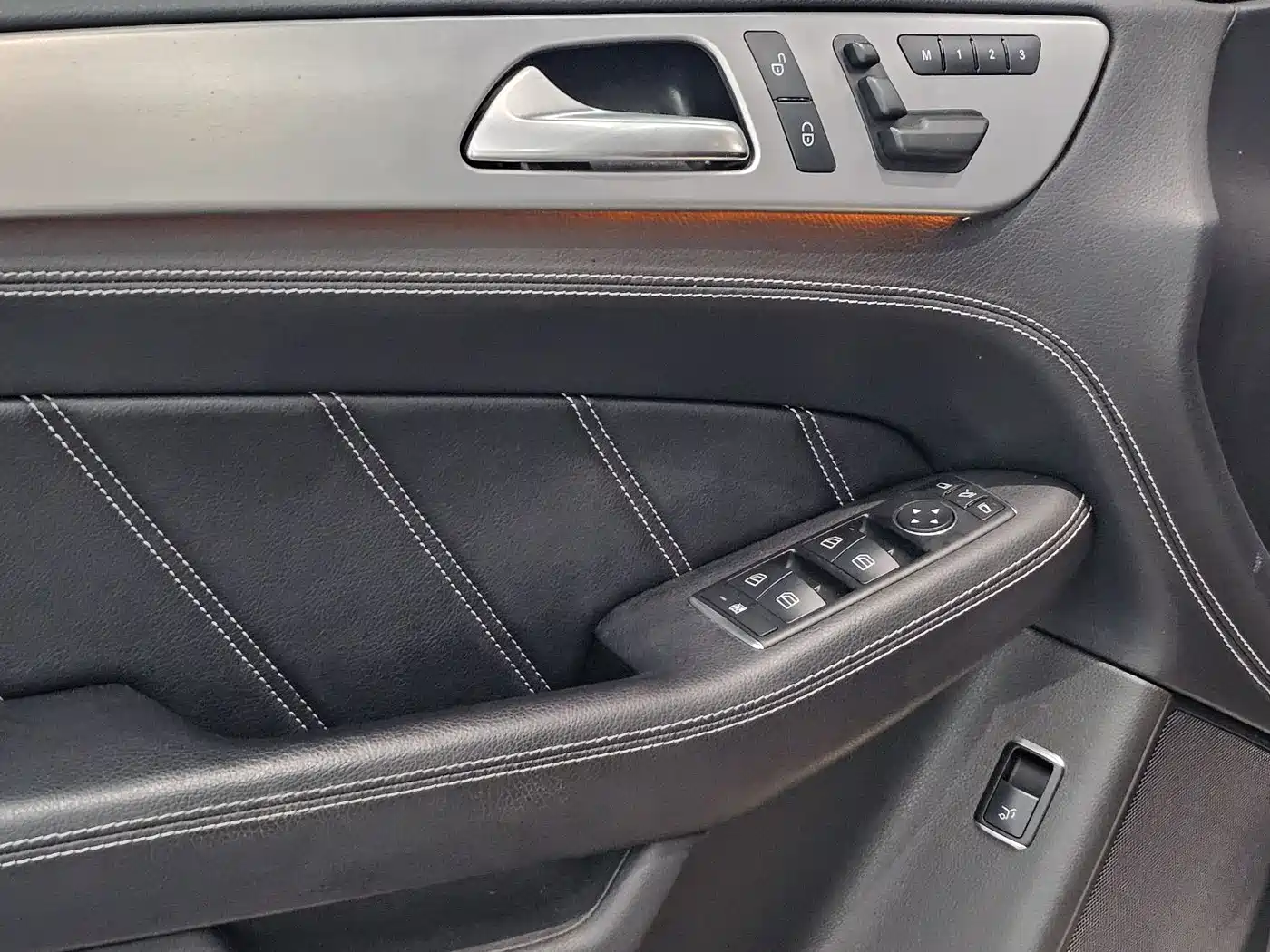 Mercedes-Benz M-Class AMG 2012 AMG ML 63 фото 15