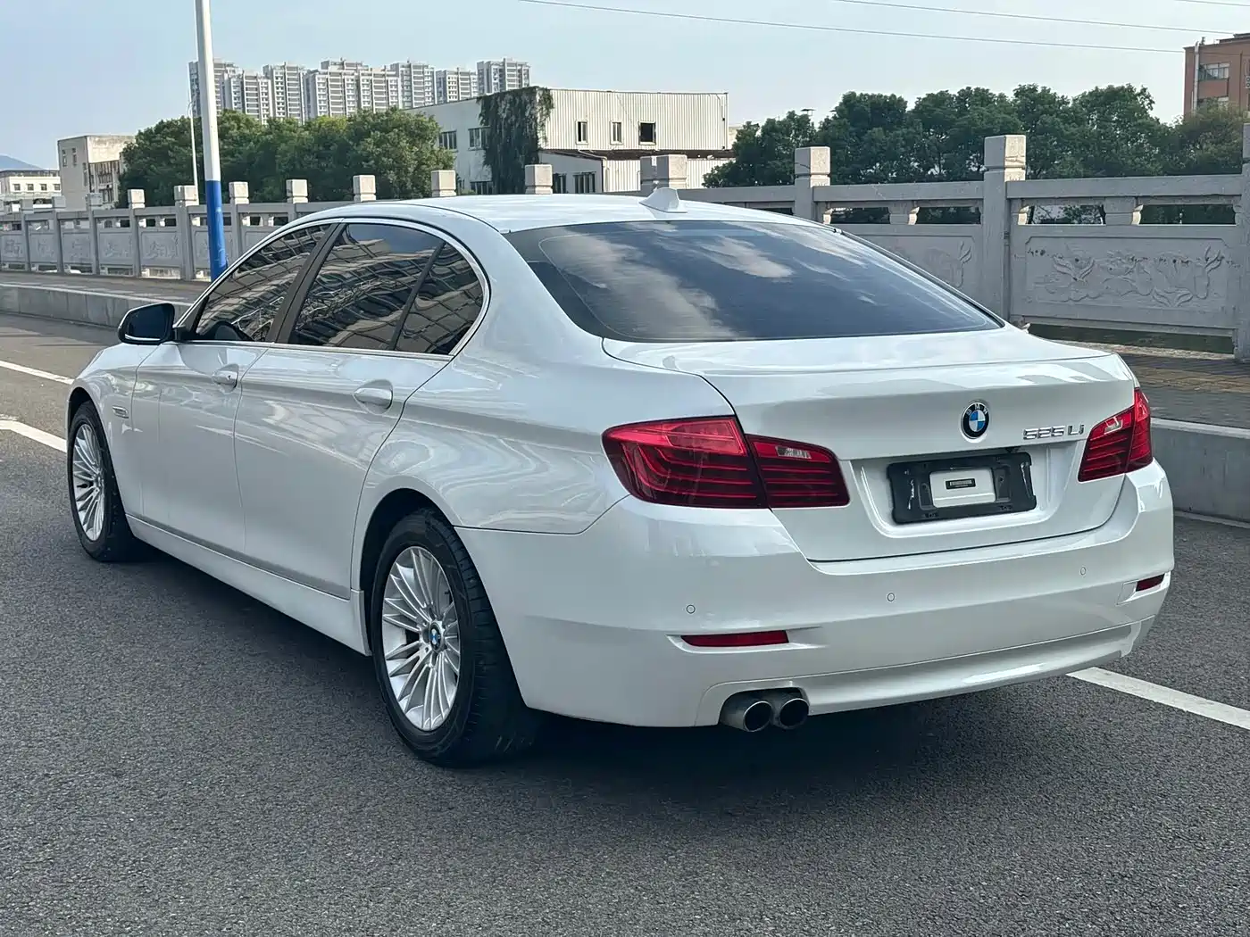 BMW 5 Series 2014 525Li Leading фото 4
