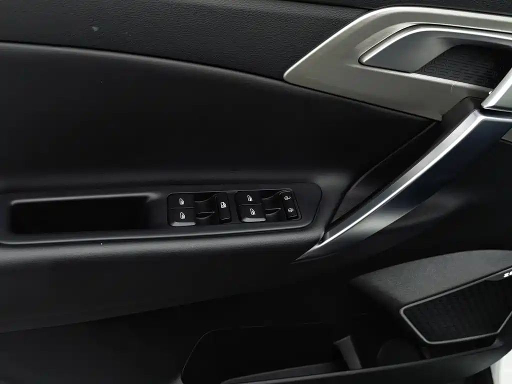 Photo 9 - Geely Atlas