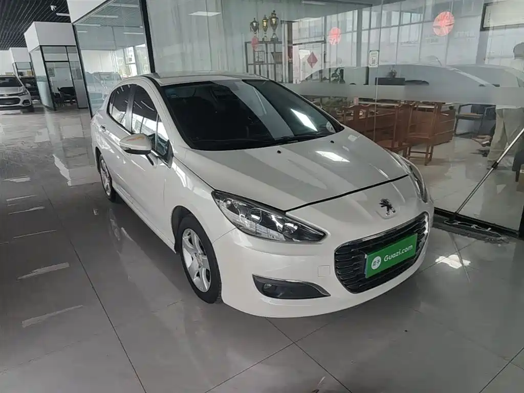Peugeot 308 2014 Model Joy Edition Classic 1.6L Automatic Superior Style фото 4