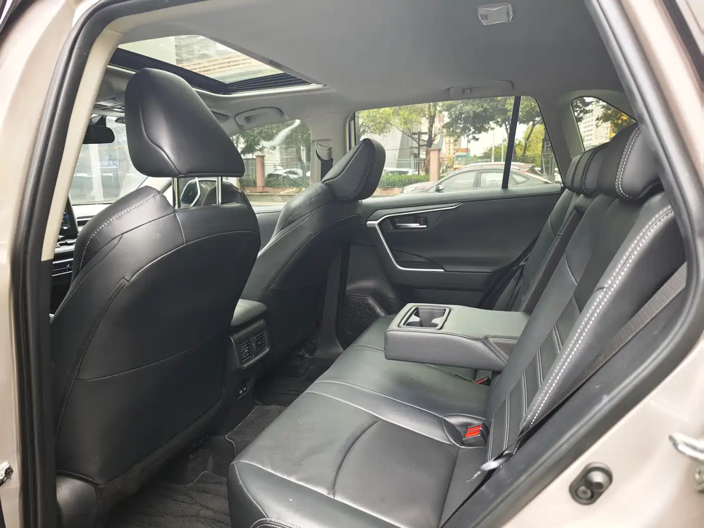 Toyota Wildlander 2022 2.0L CVT FWD Luxury Edition фото 5