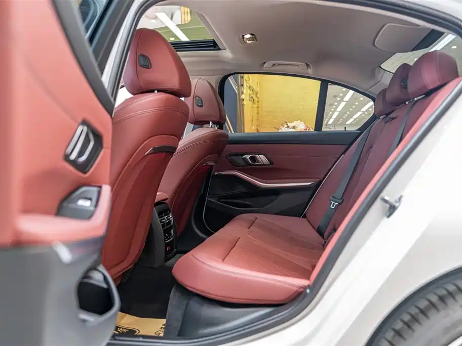BMW 3 Series 2025 325i M Sport Package фото 16