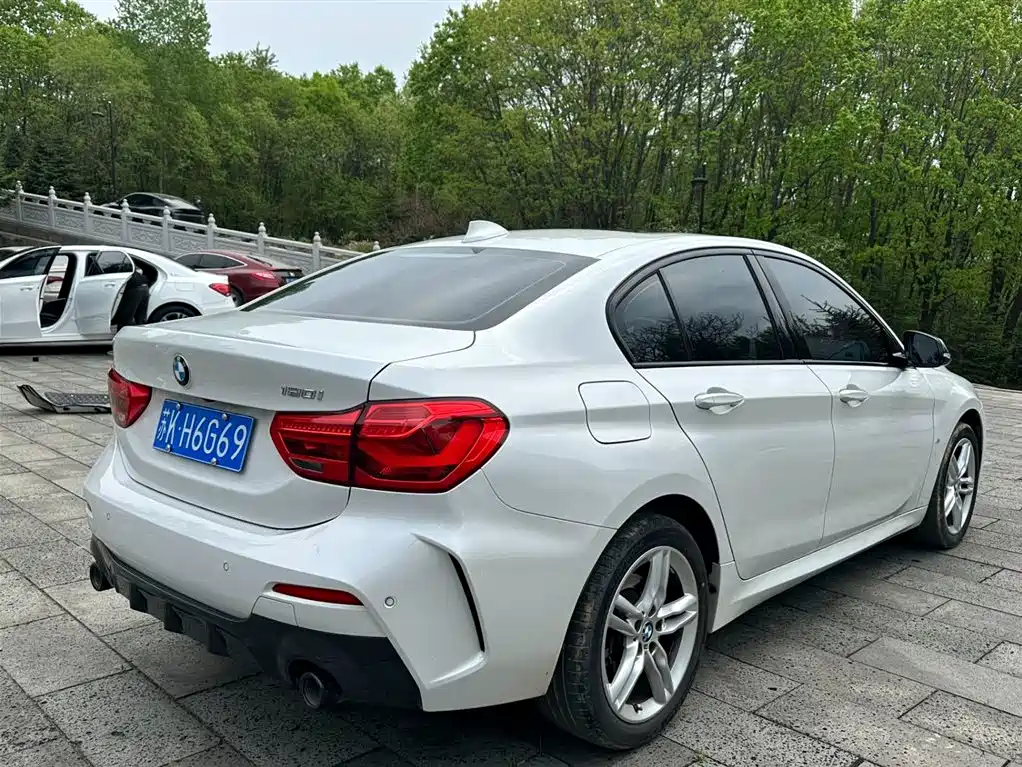 BMW 1 Series 2021 Facelift 120i M Sport Shadow Edition фото 4