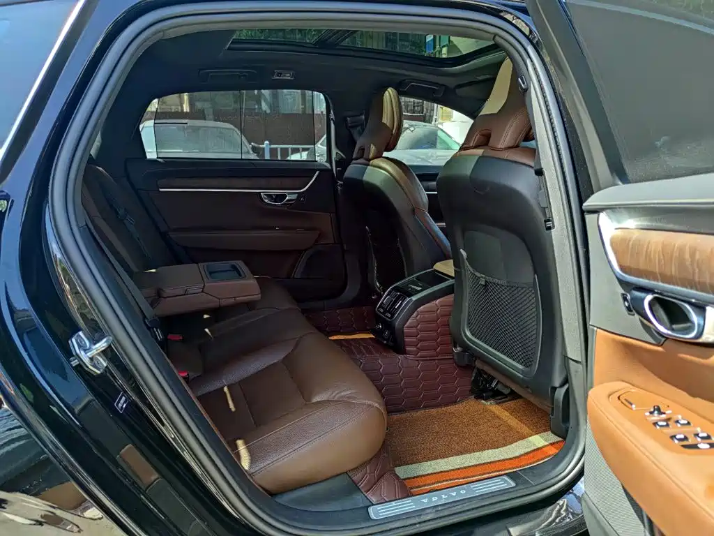 Фото 11 - Volvo S90