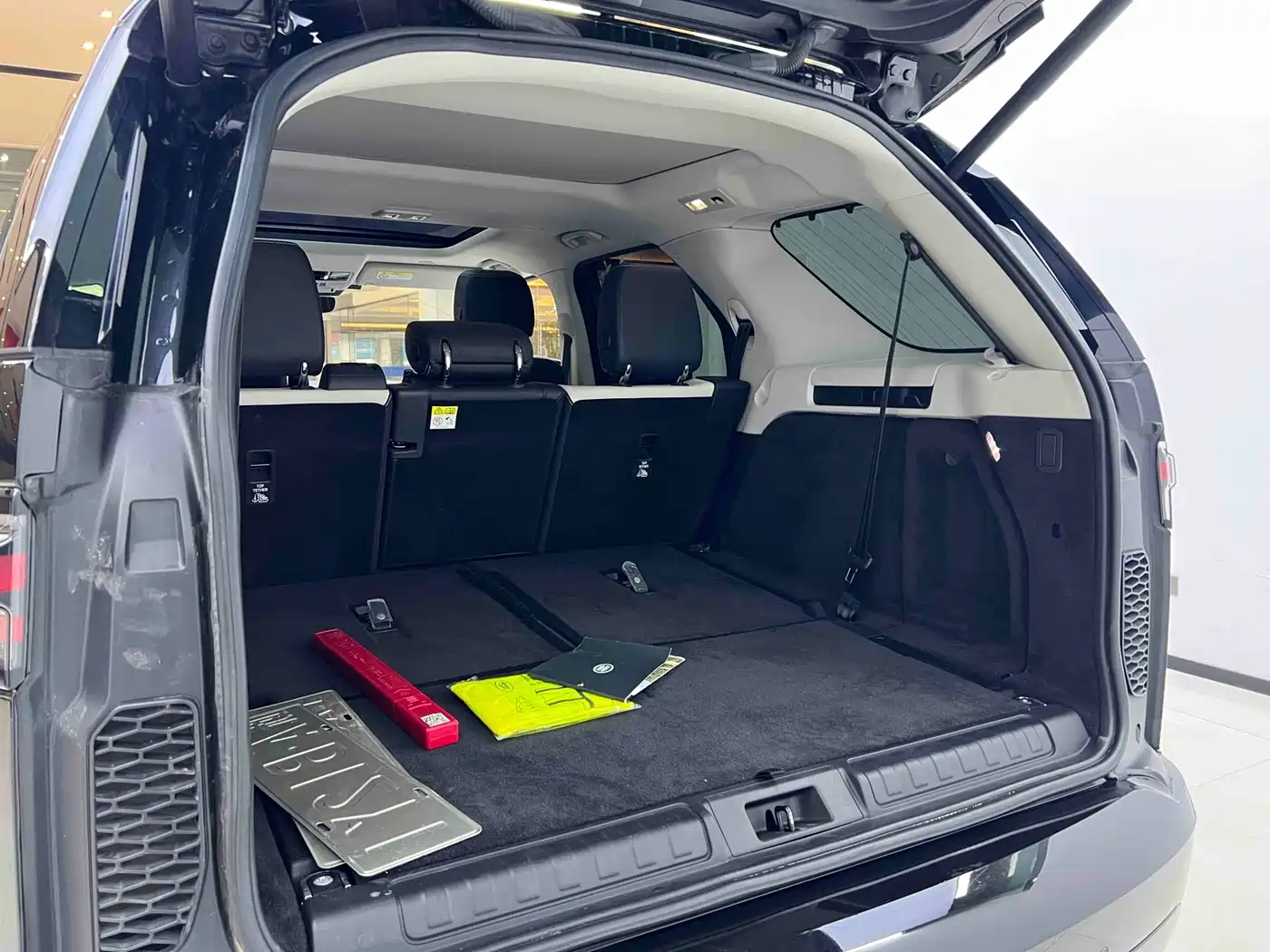 Land Rover Discovery 2023 360PS R-Dynamic S фото 20