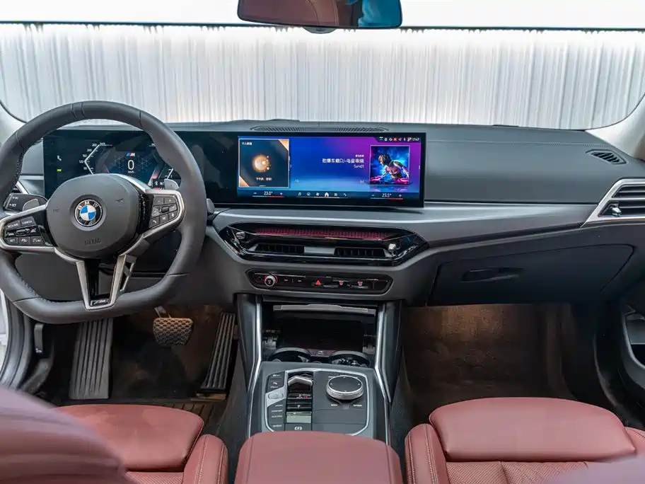 BMW 3 Series 2025 325i M Sport Package фото 11