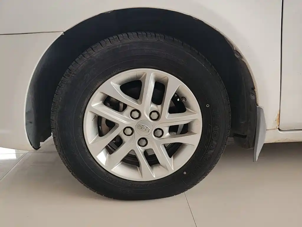 Фото 23 - Geely Emgrand