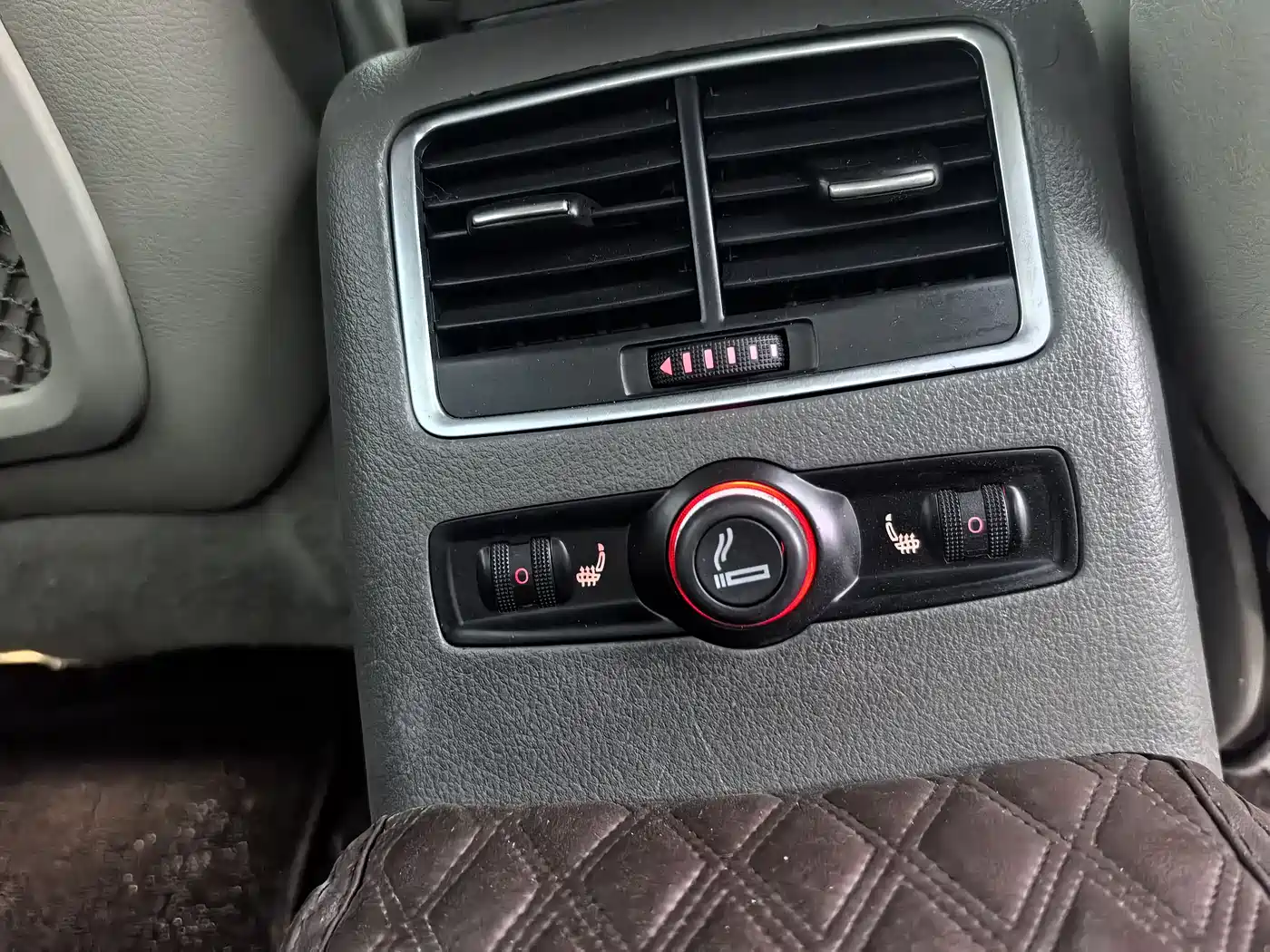 Audi A6L 2011 3.0 TFSI quattro Luxury фото 12