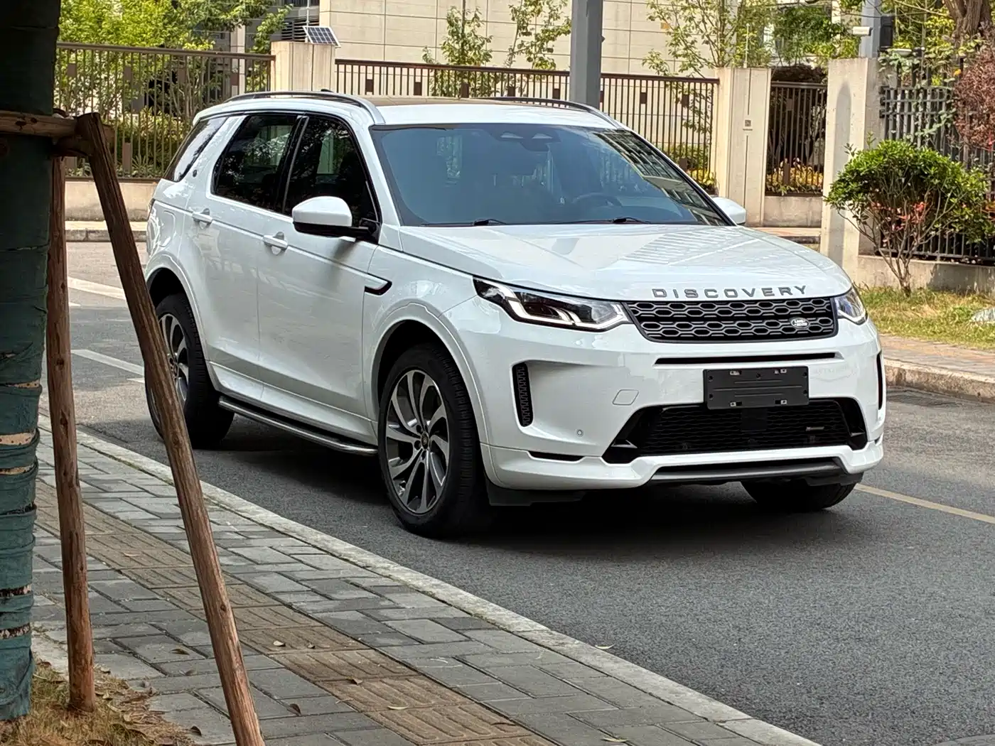 Land Rover Discovery Sport 2022 Model Facelift 249PS R-Dynamic S Performance Edition 5-seater фото 3