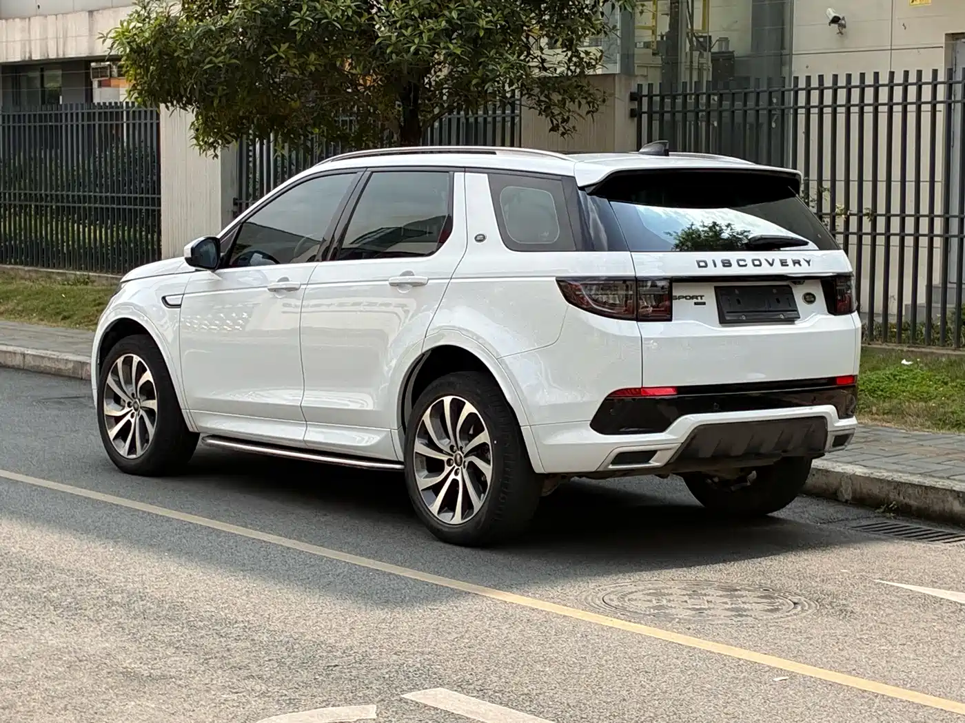 Land Rover Discovery Sport 2022 Model Facelift 249PS R-Dynamic S Performance Edition 5-seater фото 15