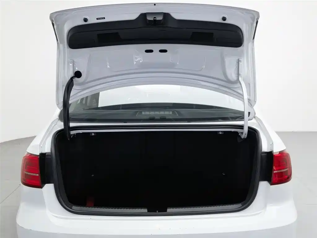 Volkswagen Sagitar 2015 1.6L Manual Fashion фото 16