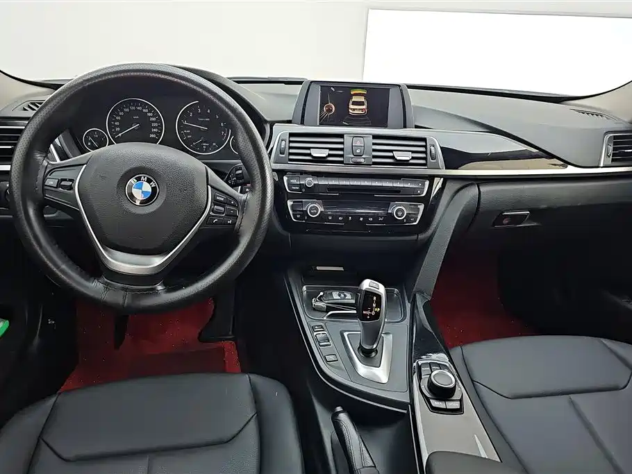 BMW 3 Series 2017 318i Fashion фото 12