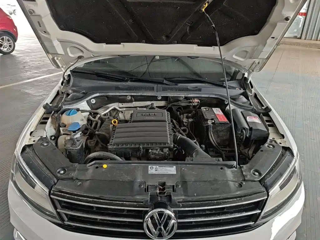 Volkswagen Sagitar 2018 1.6L Automatic Comfort фото 20