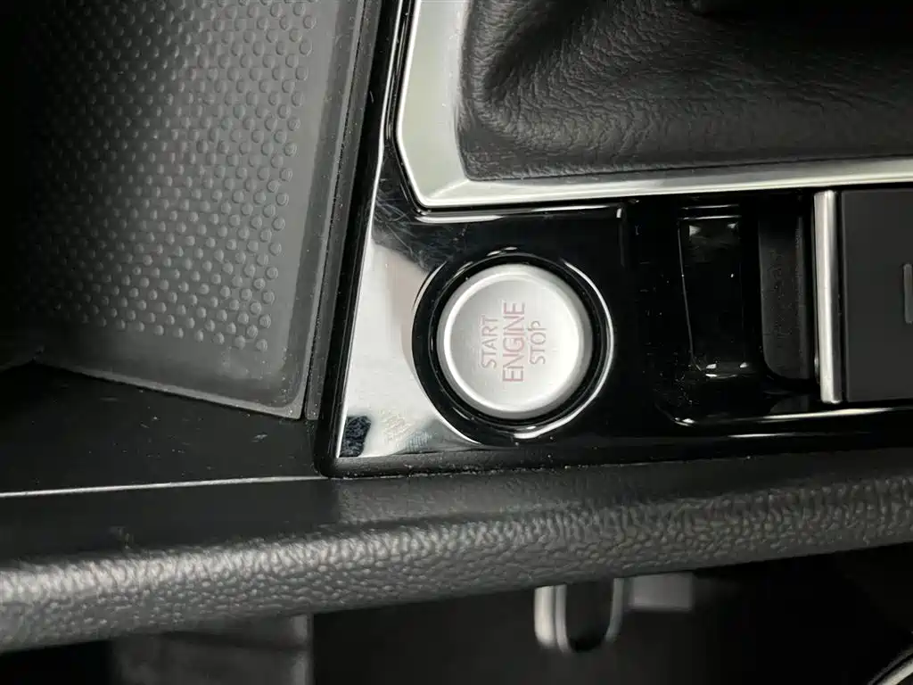 Volkswagen Sagitar 2023 Model Year 200TSI DSG Surpass Edition фото 4