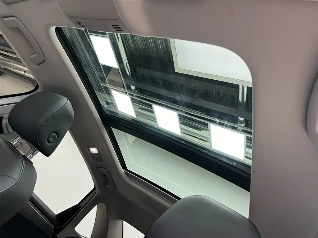 Volkswagen Sagitar 2023 Model Year 200TSI DSG Surpass Edition фото 9