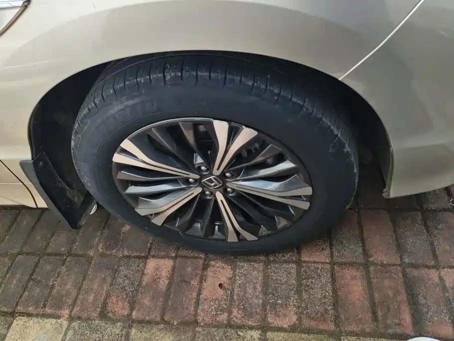 Фото 6 - Honda UR-V