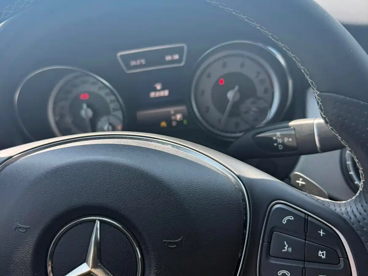 Mercedes-Benz CLA (Import) 2015 CLA 200 фото 8