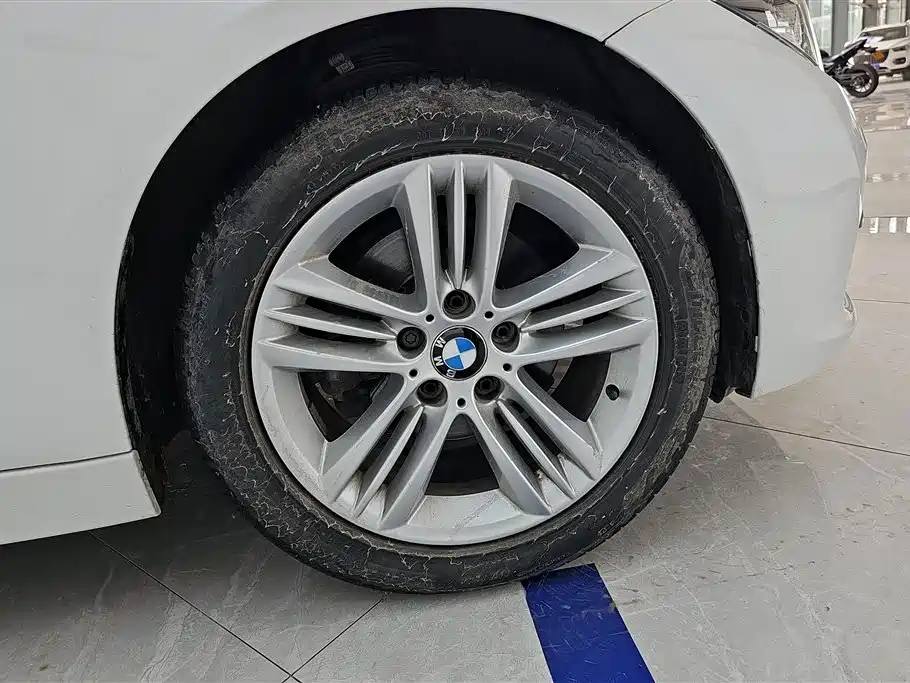 BMW 3 Series 2017 318i Fashion фото 6