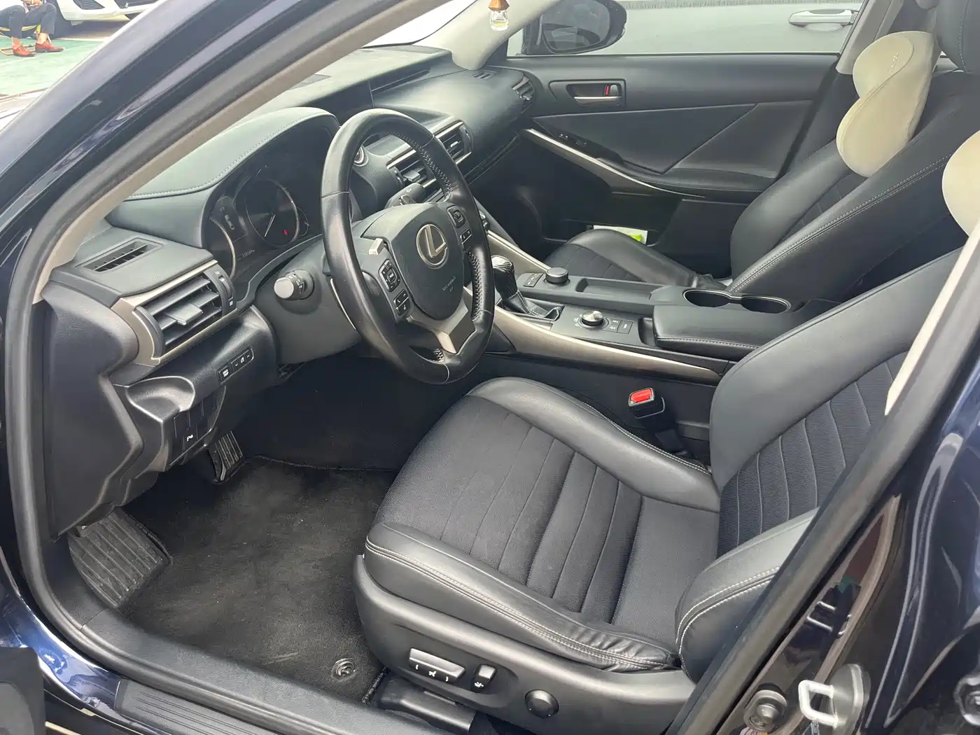 Lexus IS 2018 2017 300 Leading Edition