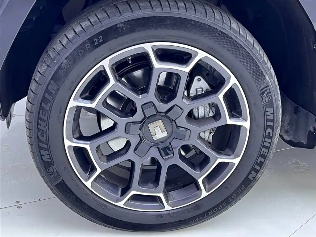 TANK TANK 700 NEW ENERGY