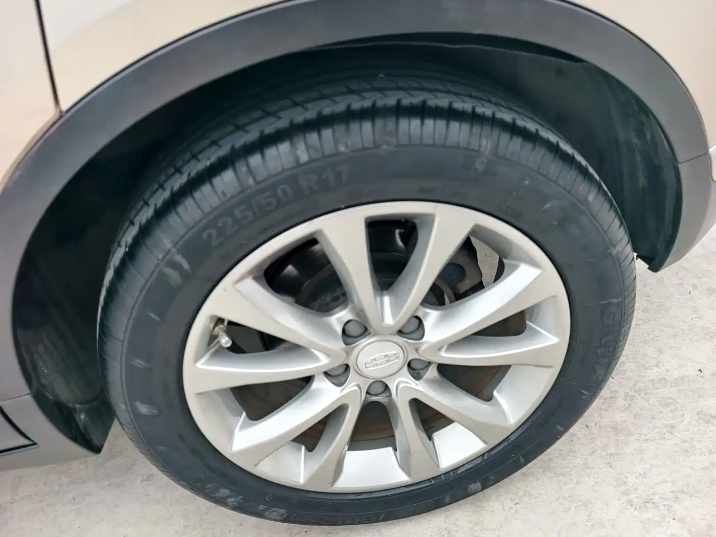 Photo 11 - Geely Emgrand GS