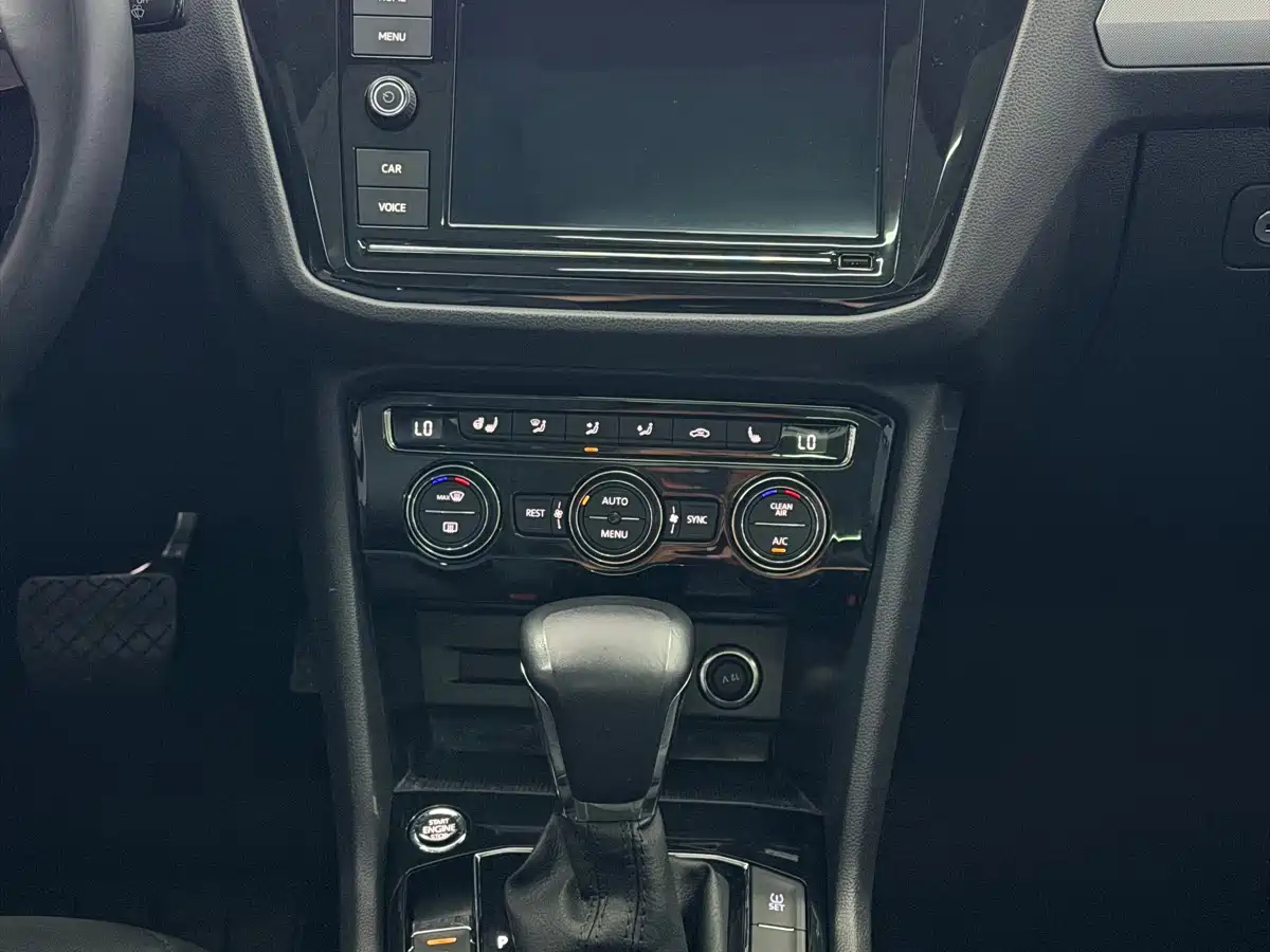 Volkswagen Tiguan L 2018 Facelift 330TSI Automatic 2WD Luxury Edition фото 15