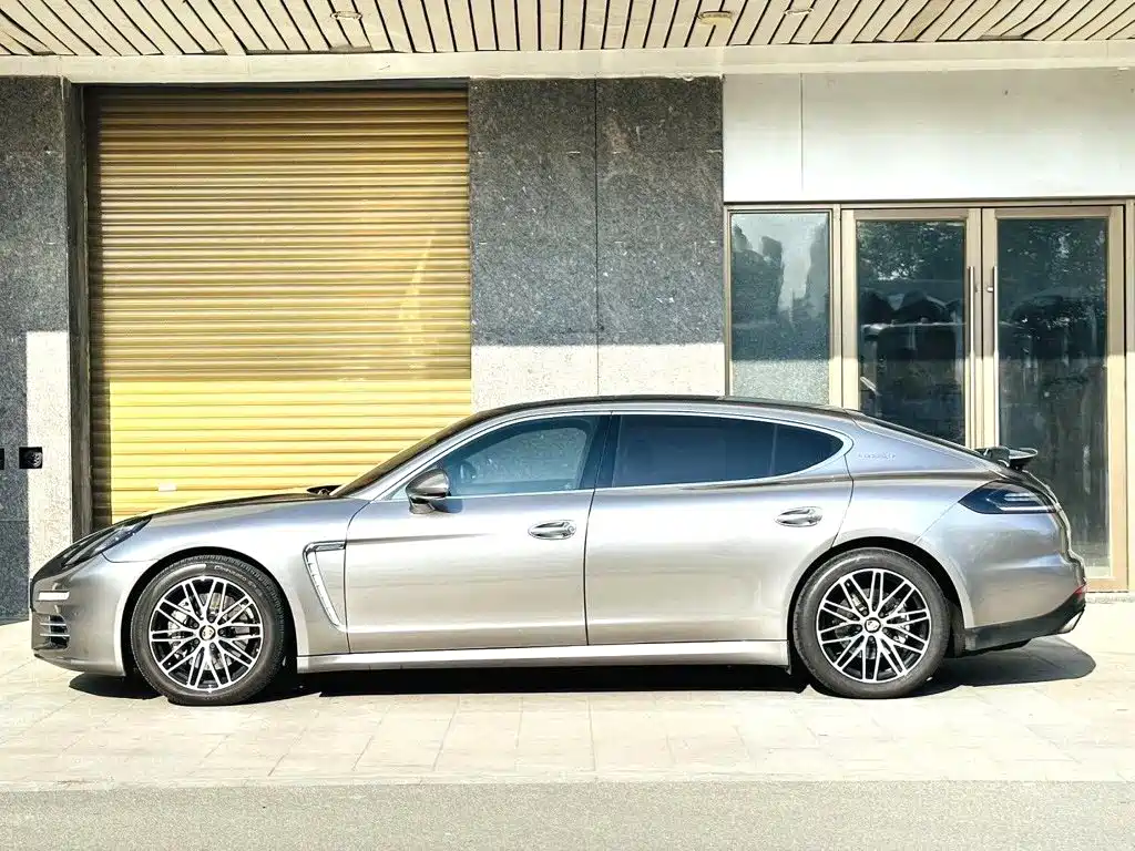 Фото 7 - Porsche Panamera